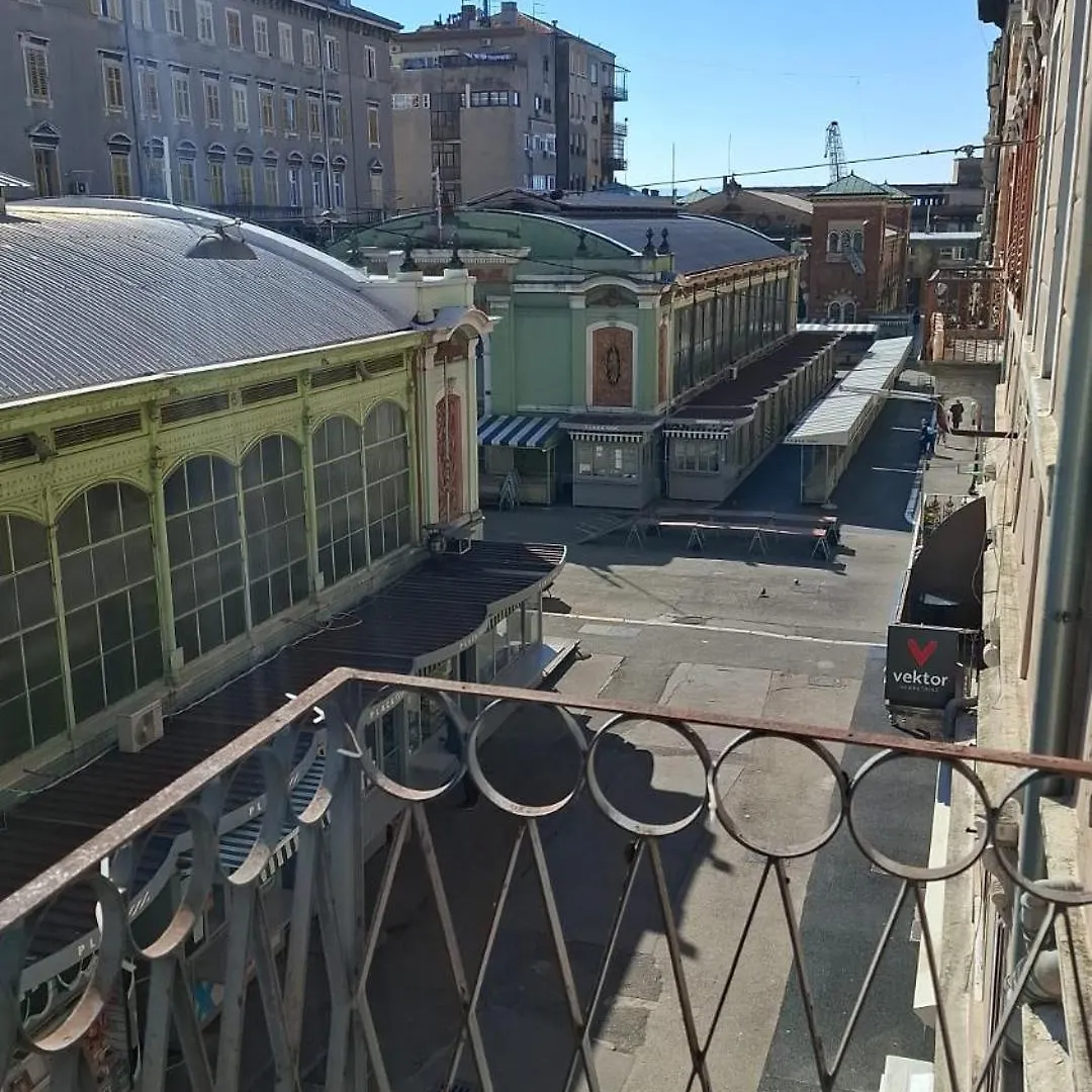 Apartment In Vatroslava Lisinskog Street, غييكا